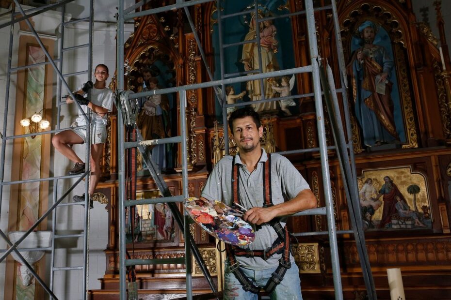 Leonardo García en iglesia de Correa
